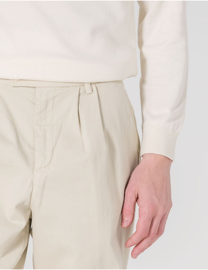 CALÇA CHINO CROPPED FIT BOLSO DE CHAPA BEGE