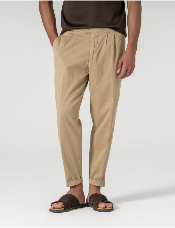 CALÇA CHINO CROPPED FIT PREGA DUPLA BEGE
