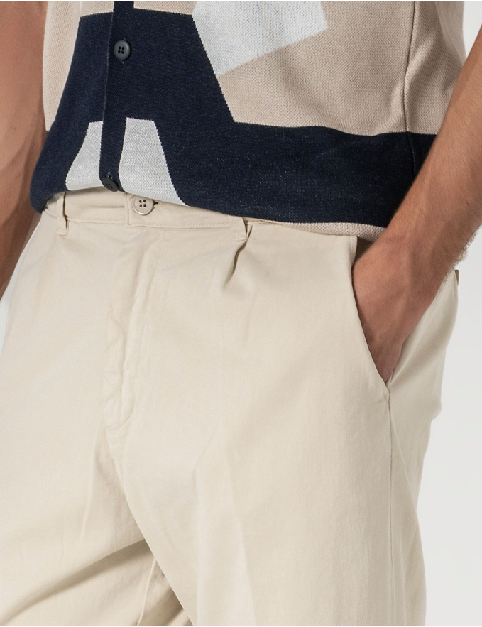 CALÇA CHINO CROPPED FIT VIROLA BEGE CLARO