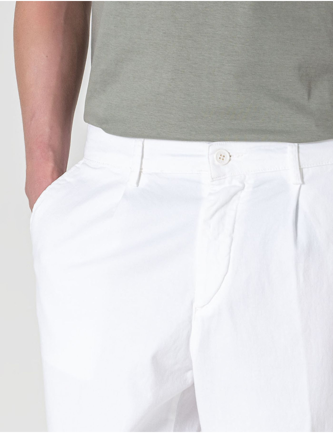 CALÇA CHINO CROPPED FIT VIROLA BRANCA