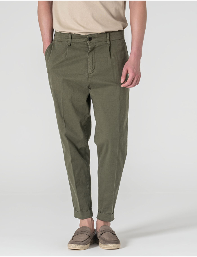 CALÇA CHINO CROPPED FIT VIROLA VERDE OLIVA