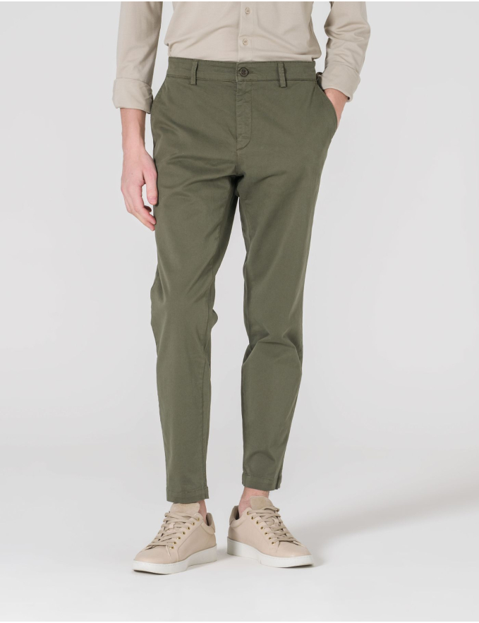 CALÇA CHINO SLIM FIT VERDE OLIVA