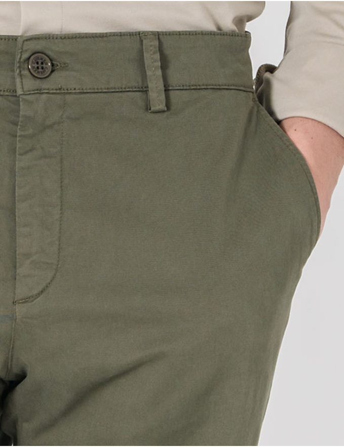 CALÇA CHINO SLIM FIT VERDE OLIVA