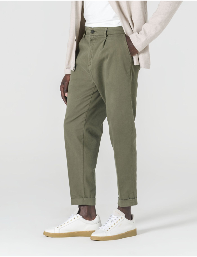 CALÇA CHINO CROPPED FIT VIROLA VERDE OLIVA