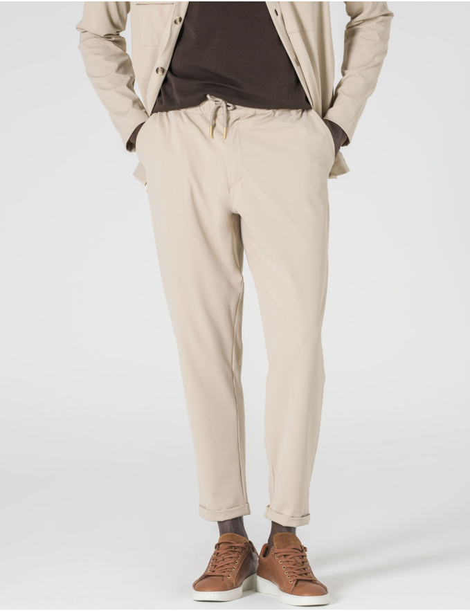 CALÇA COM CORDÃO TECIDO TÉCNICO CROPPED FIT BEGE