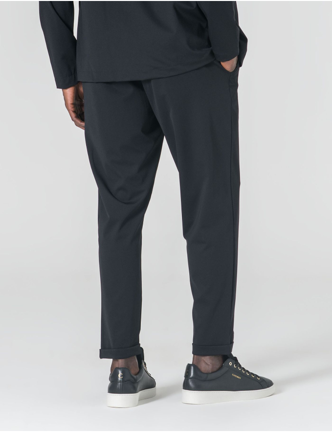 CALÇA COM CORDÃO TECIDO TÉCNICO CROPPED FIT PRETO