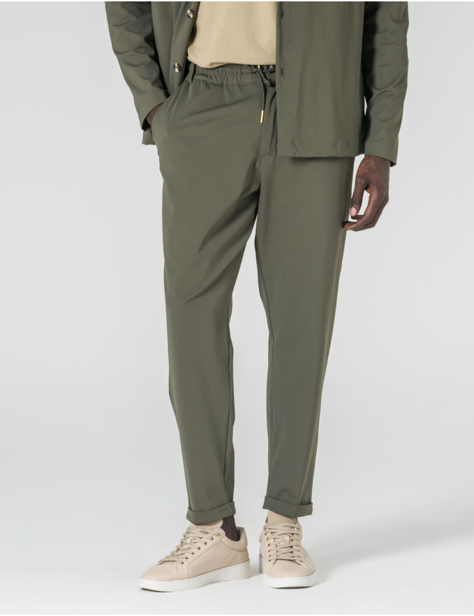 CALÇA COM CORDÃO TECIDO TÉCNICO CROPPED FIT VERDE