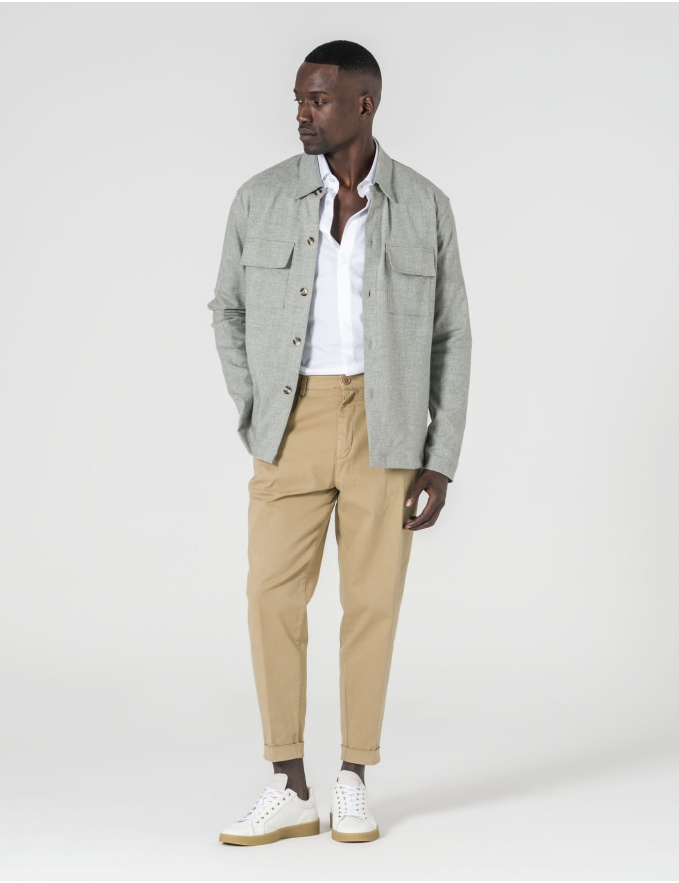 CALÇA CHINO CROPPED FIT VIROLA CAMEL