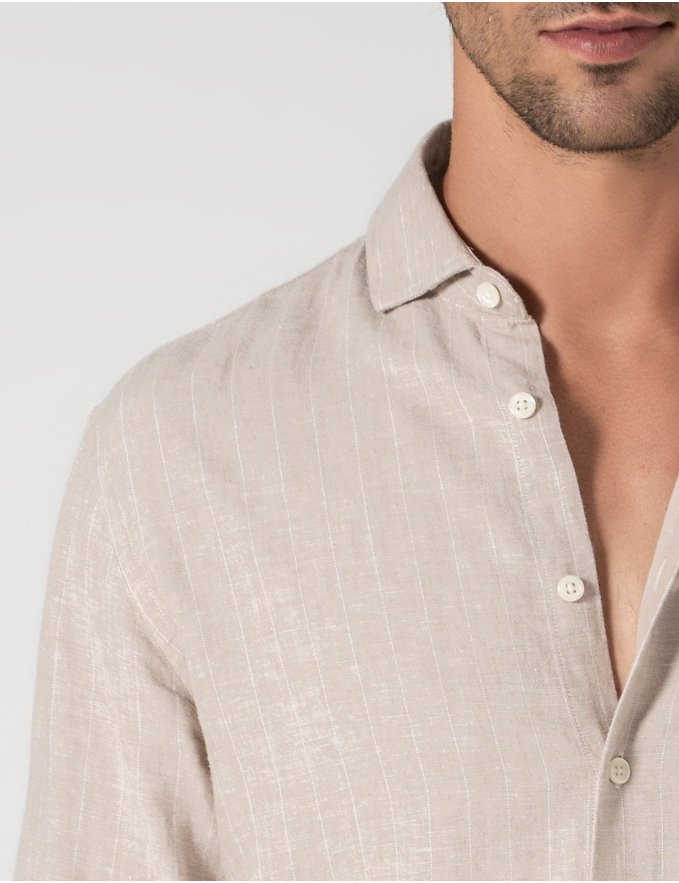 CAMISA DE LINHO BEGE C/ RISCA BRANCA
