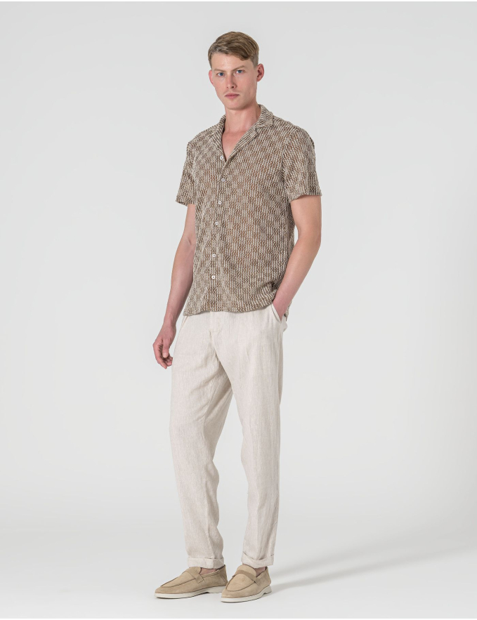 CAMISA HAVAIANA CROCHET BEGE E CASTANHO