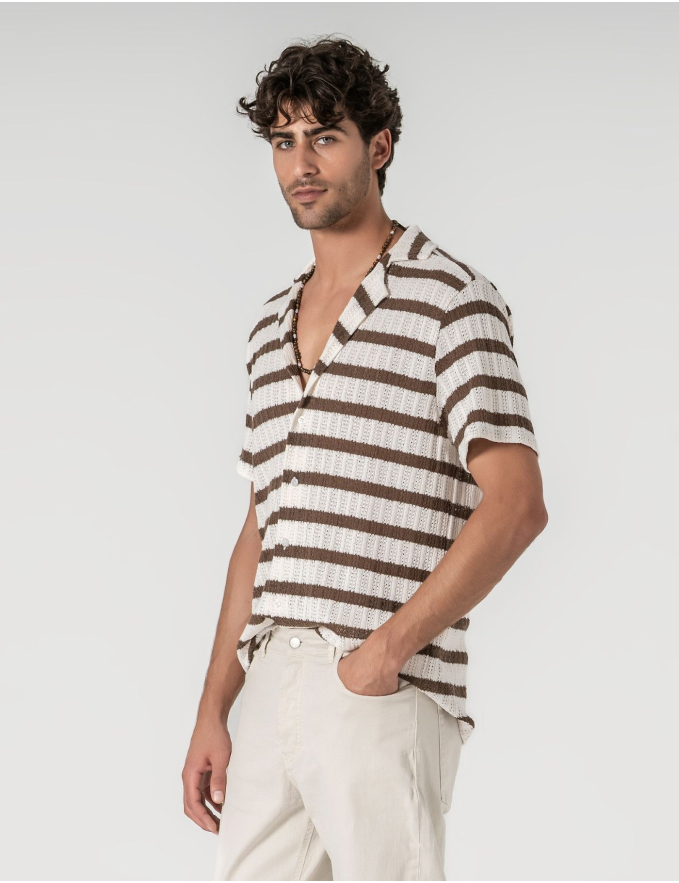 CAMISA HAVAIANA CROCHET RISCA CASTANHA