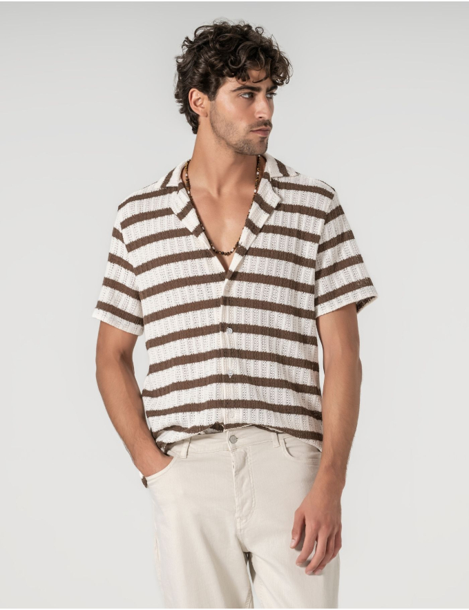 CAMISA HAVAIANA CROCHET RISCA CASTANHA