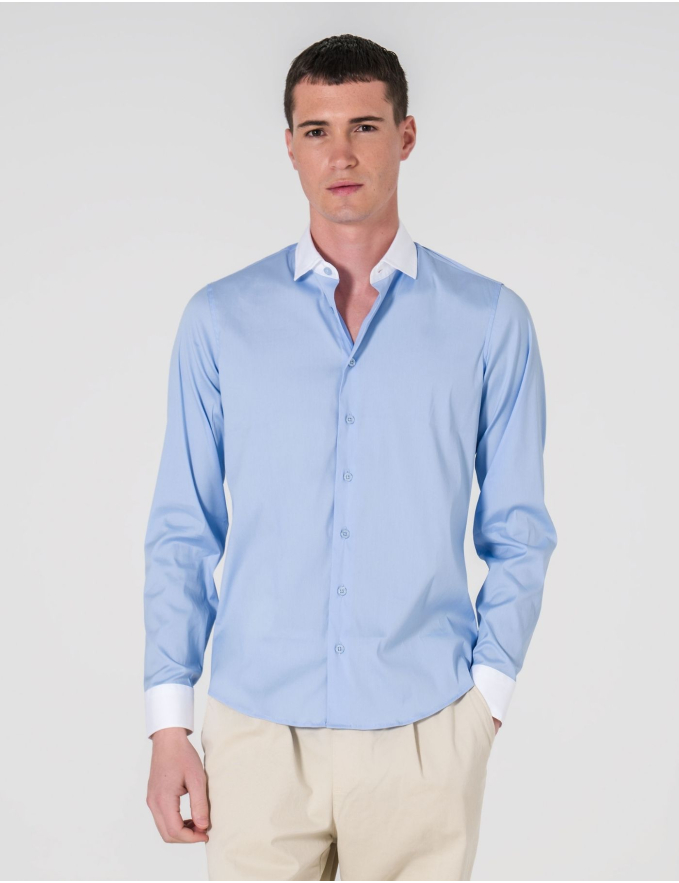  CAMISA SLIM FIT SOFT TOUCH AZUL CLARO C/ COLARINHO BRANCO