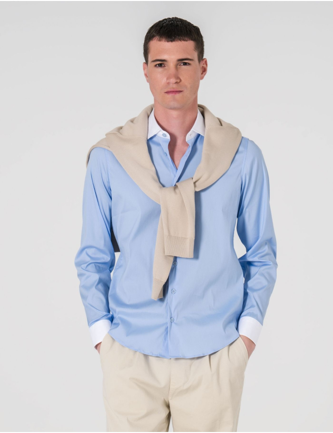  CAMISA SLIM FIT SOFT TOUCH AZUL CLARO C/ COLARINHO BRANCO
