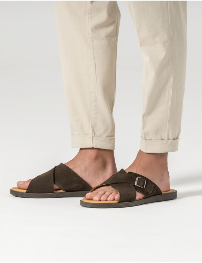 CHINELO FIVELA PELE CASTANHO