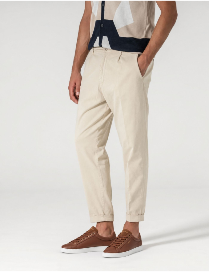 CALÇA CHINO CROPPED FIT VIROLA BEGE CLARO