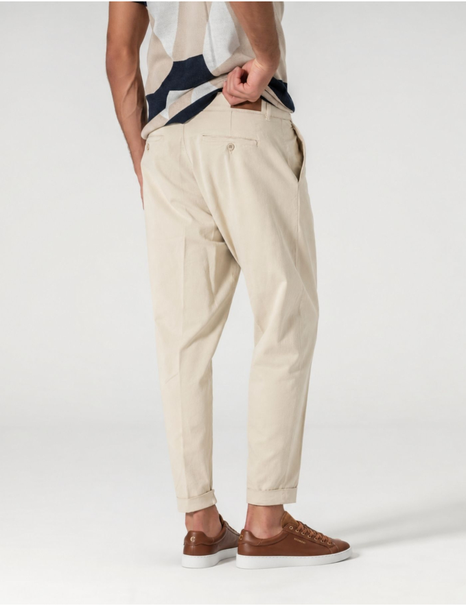 CALÇA CHINO CROPPED FIT VIROLA BEGE CLARO