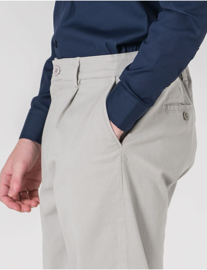 CALÇA CHINO CROPPED FIT VIROLA CINZA CLARO