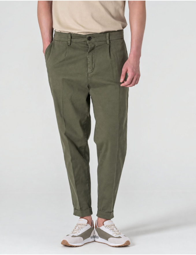 CALÇA CHINO CROPPED FIT VIROLA VERDE OLIVA