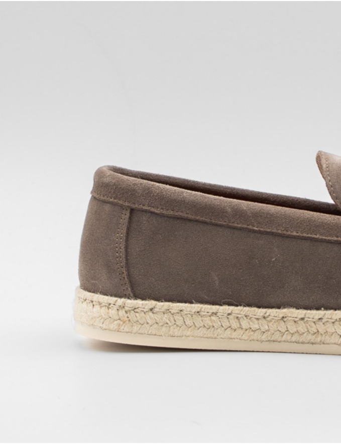 LOAFERS TAUPE COM RAFIA