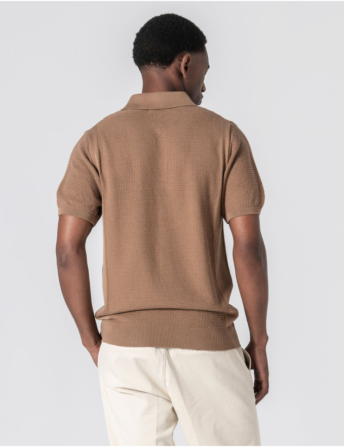 POLO TRICOT ESTRUTURADO CASTANHO 