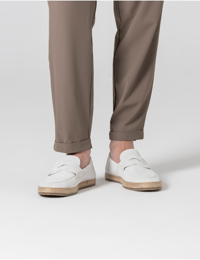 SAPATO LOAFER COM RAFIA GELO