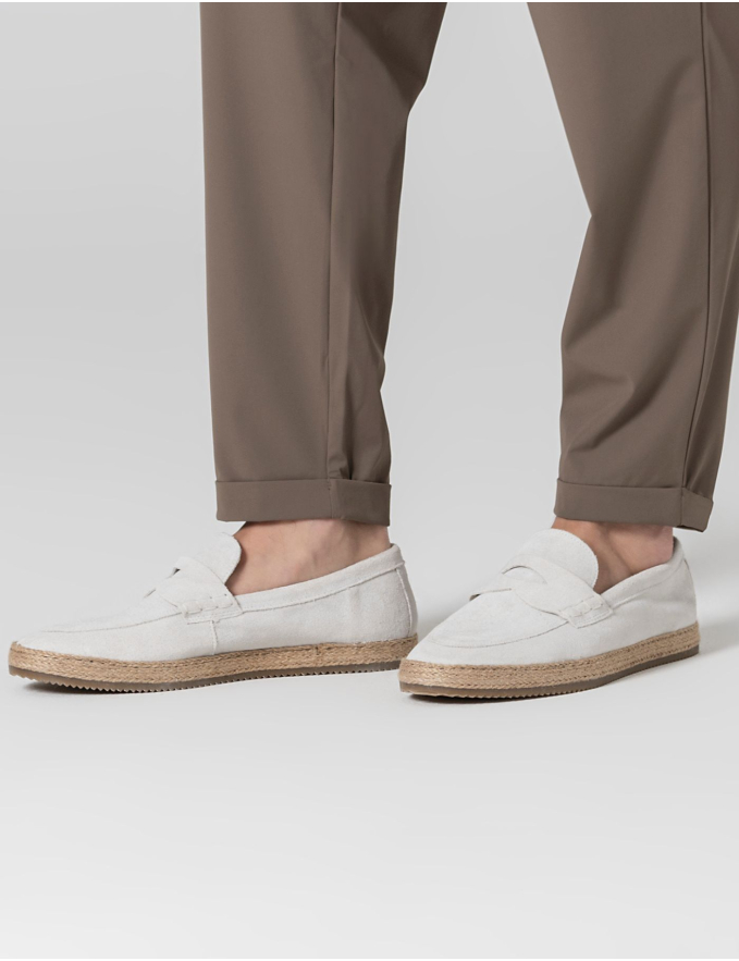 SAPATO LOAFER COM RAFIA GELO