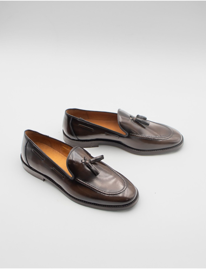 MOCASSINS COM BERLOQUES EM PELE POLIDA 