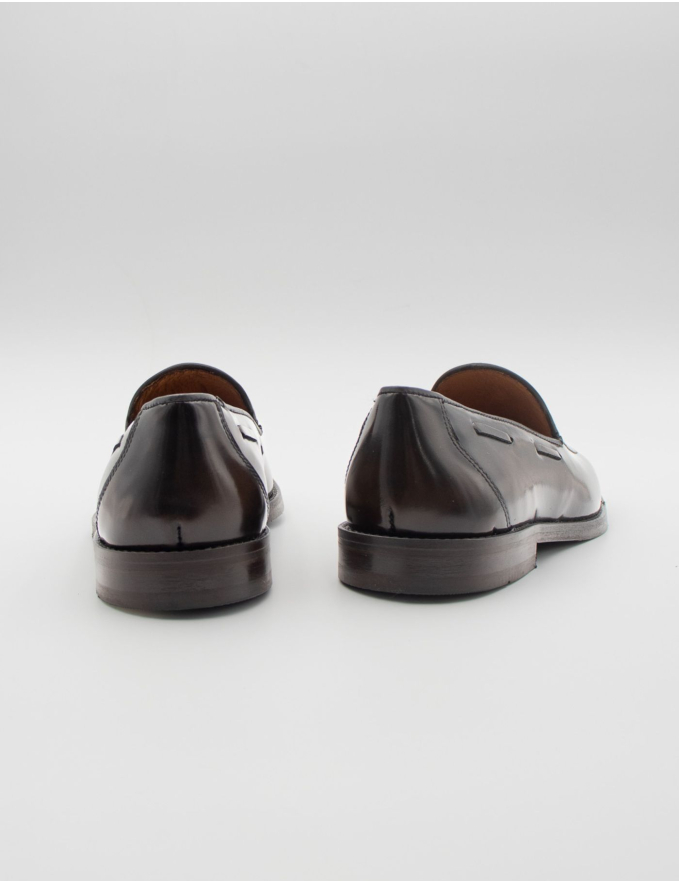 MOCASSINS COM BERLOQUES EM PELE POLIDA 