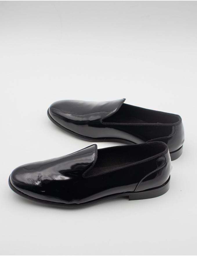 SAPATO LOAFER EM PELE VERNIZ PRETO