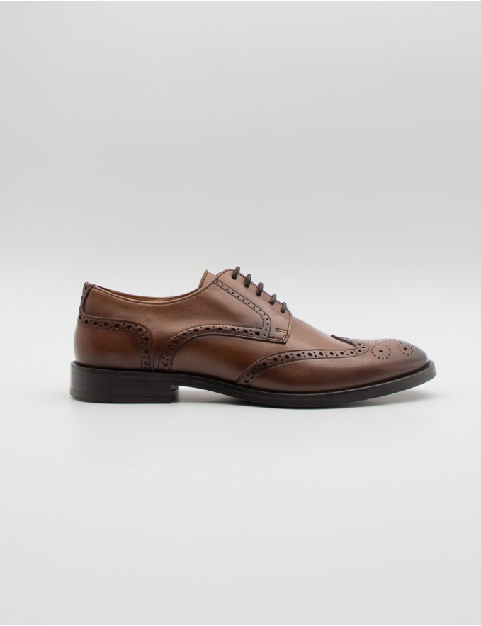 SAPATO OXFORD EM PELE CASTANHO