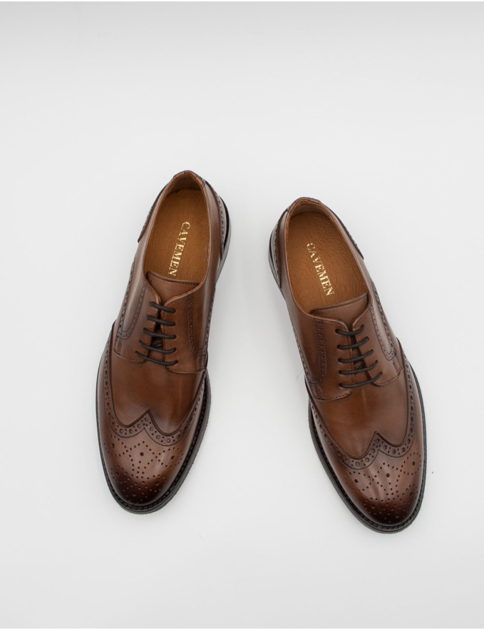 SAPATO OXFORD EM PELE CASTANHO