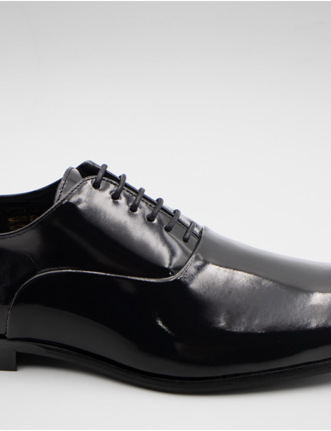 SAPATO OXFORD EM PELE VERNIZ PRETO