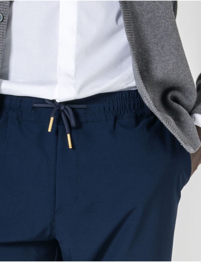 CALÇA AZUL DE TECIDO COM CORDÃO CROPPED FIT