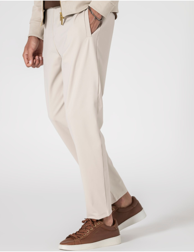 CALÇA DE TECIDO TÉCNICO SLIM FIT BEGE