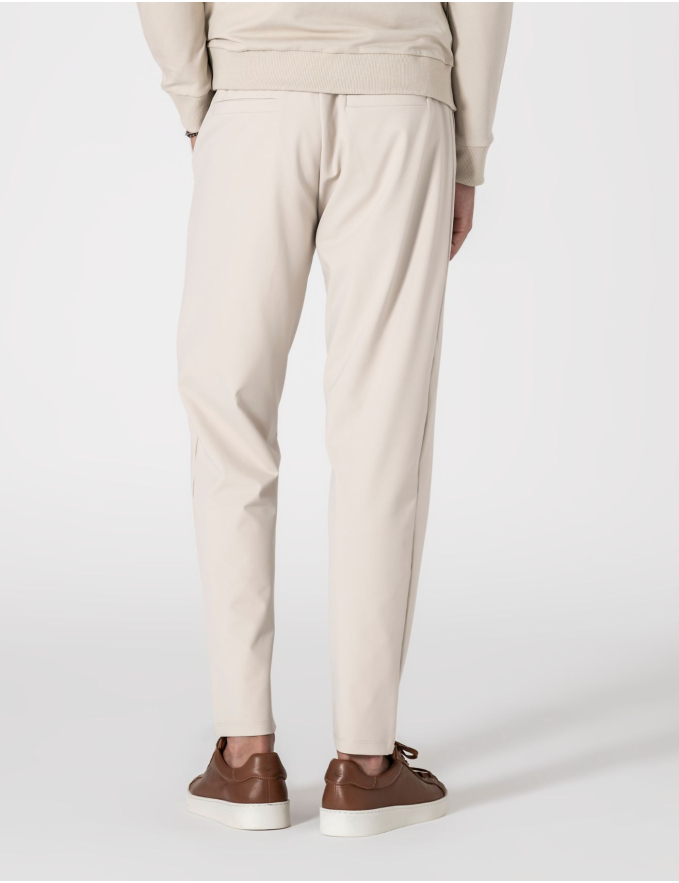 CALÇA DE TECIDO TÉCNICO SLIM FIT BEGE